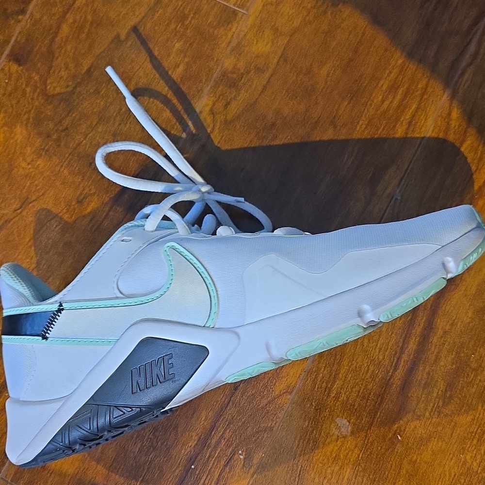 Nike Legend Essential Sneakers Women's 7 - Picture 10 of 11
